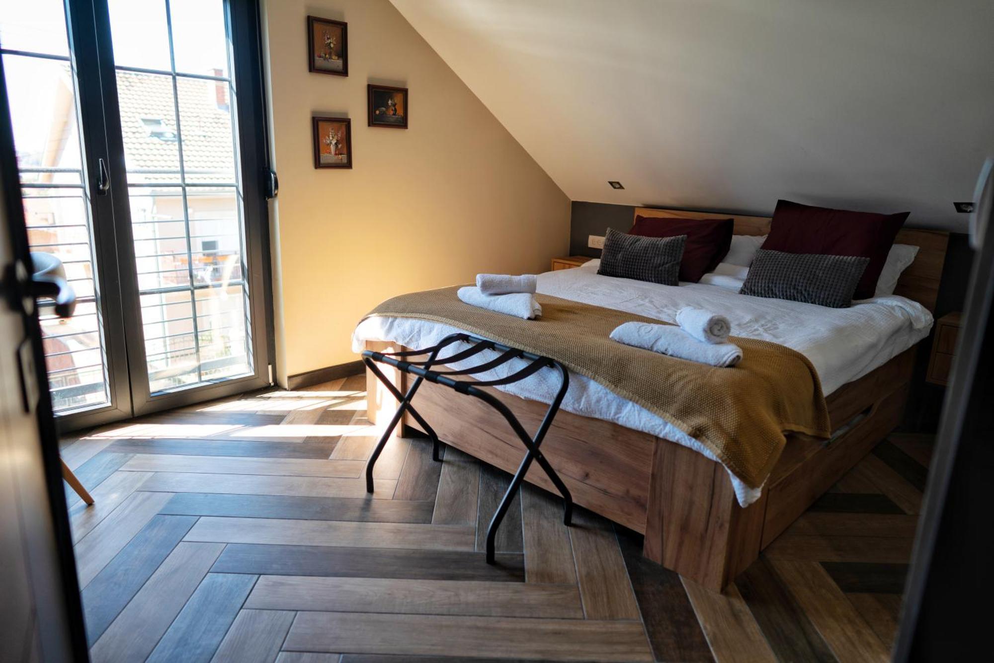 La Roue Hotel Versec Kültér fotó