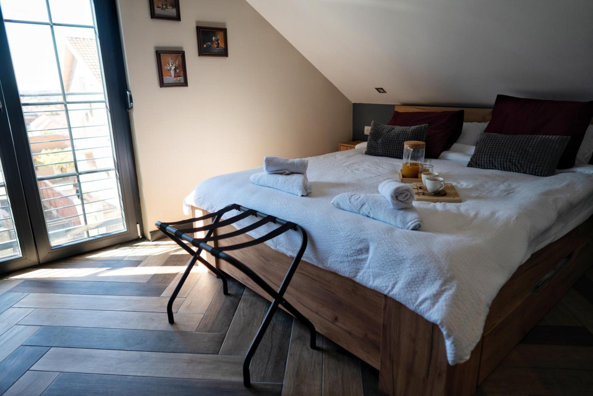 La Roue Hotel Versec Kültér fotó